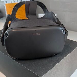 Oculus Quest VR Headset - Black